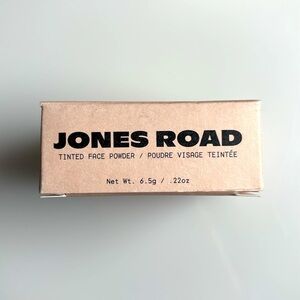 Jones Road tinted Face powder in Medium